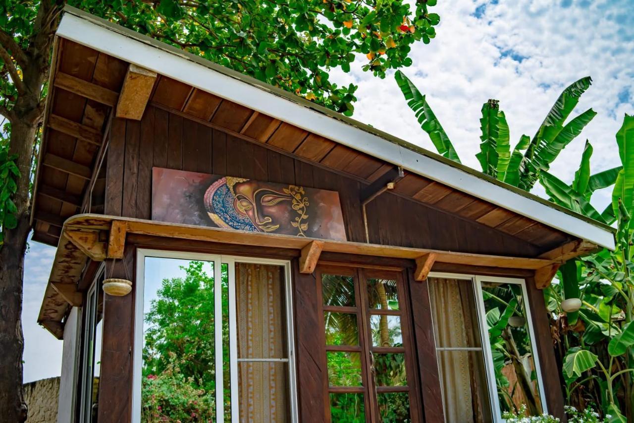 Kokrobite Gardens Restaurant And Guest House Exterior photo