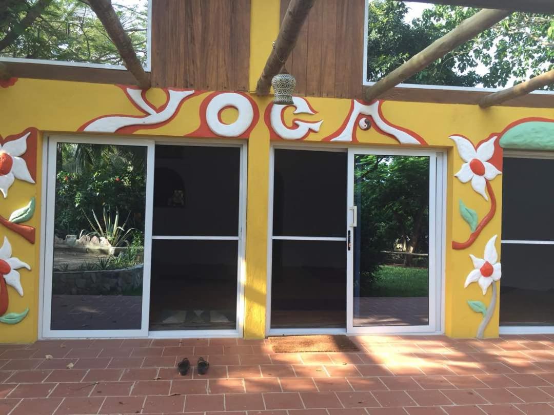 Kokrobite Gardens Restaurant And Guest House Exterior photo