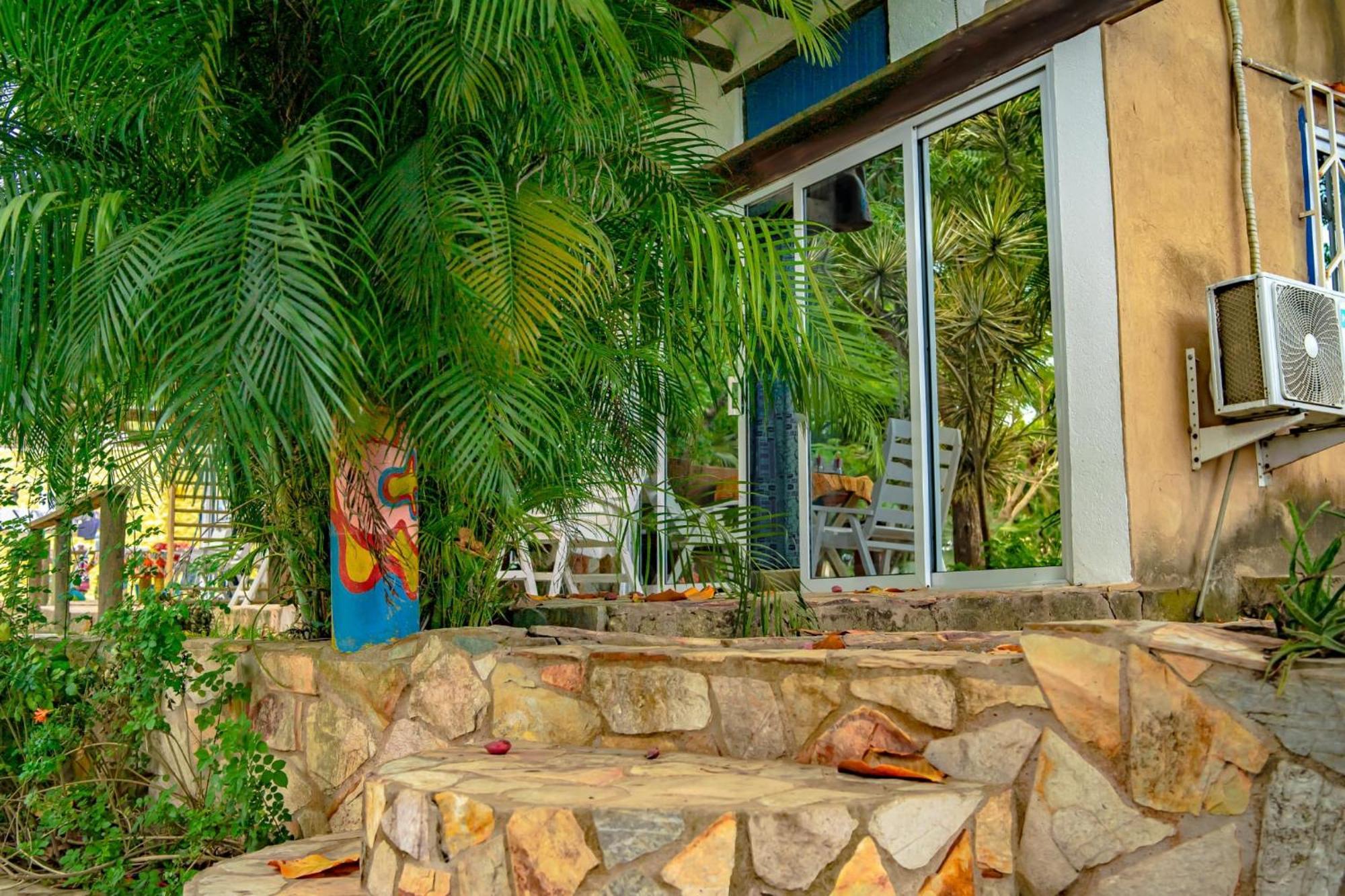 Kokrobite Gardens Restaurant And Guest House Exterior photo